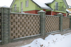 Забор из цветного кирпича