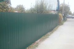 Сплошной забор из профнастила