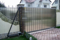 Забор и откатные ворота из поликарбоната